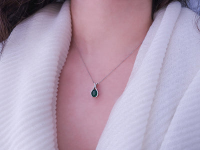 Pendant with 1.09 ct oval emerald and 0.17 ct diamonds in 14K white gold