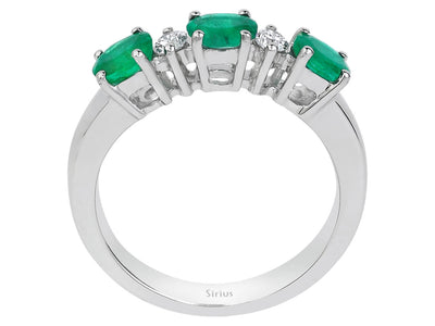 Weißgoldring mit 3 ovalen Smaragden & 2 Labordiamanten – Modell 04R0330