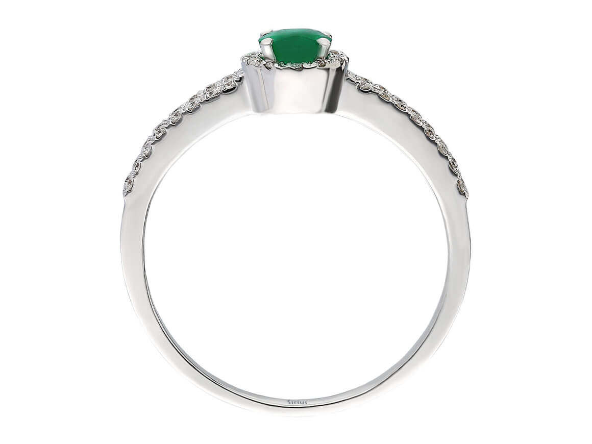 Bague élégante en Or Blanc avec 44 diamants cultivés en laboratoire et une Émeraude ovale | Bijoux en Or Blanc 14 carats - Bijoux haut de gamme de Rosy Lab Diamonds