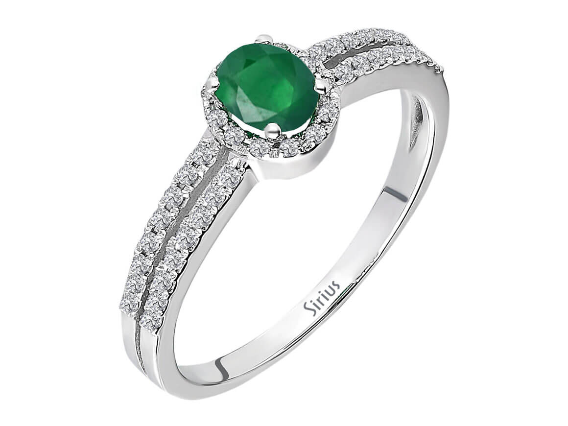 Bague élégante en Or Blanc avec 44 diamants cultivés en laboratoire et une Émeraude ovale | Bijoux en Or Blanc 14 carats - Bijoux haut de gamme de Rosy Lab Diamonds