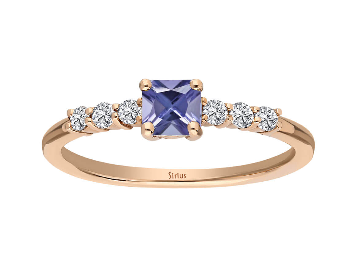 Elegant 14K rose gold ring with 6 round diamonds and 1 princess cut tanzanite – 1.99 carat