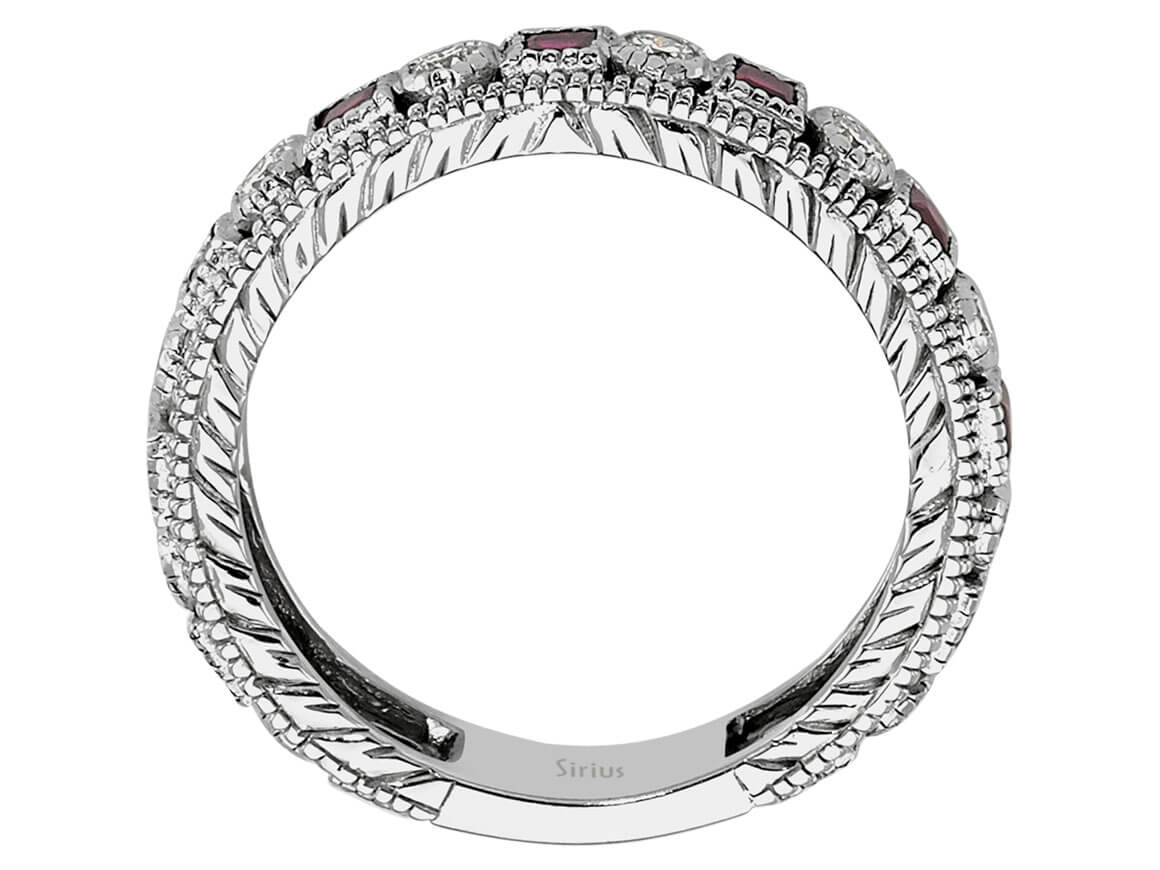 Eleganter Tamtur-Ring mit 10 laborgezüchteten Runddiamanten und 11 Prinzessschliff-Rubinen in 14 Karat Weißgold