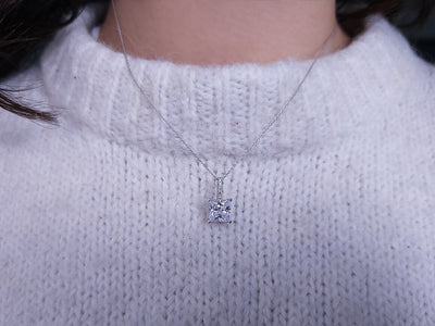 Tektas-Anhänger mit Radianschliff Weißtopas & 5 Labor-Diamanten in 14K Weißgold