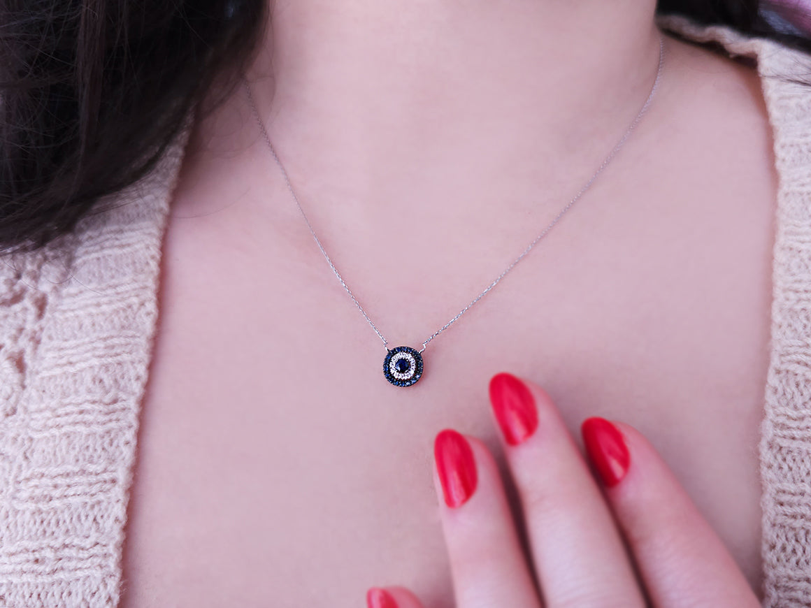 Pendentif « Mira » avec saphirs et diamants cultivés en laboratoire - Or Blanc 14 carats - Bijoux haut de gamme de Rosy Lab Diamonds