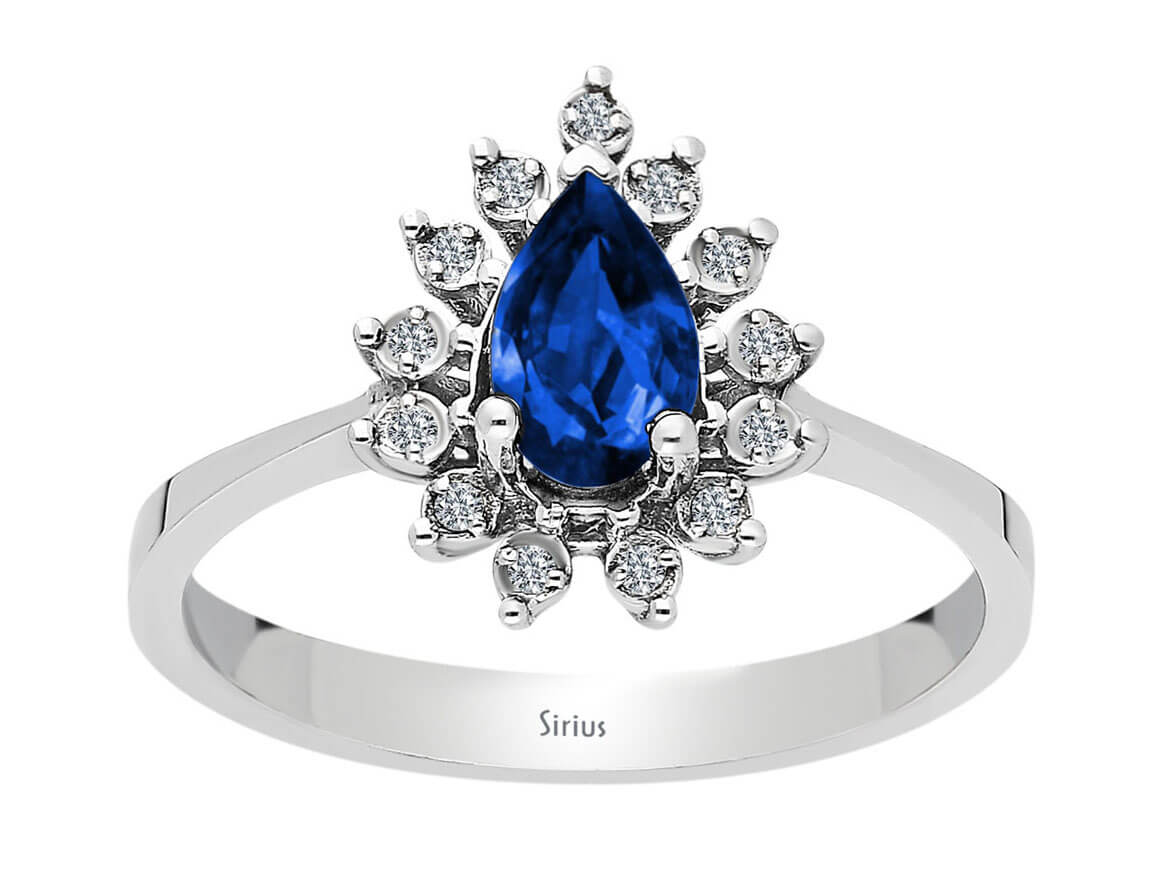 Bague élégante avec Saphir bleu cultivé en laboratoire et diamants | Or Blanc 8 carats - Bijoux haut de gamme de Rosy Lab Diamonds