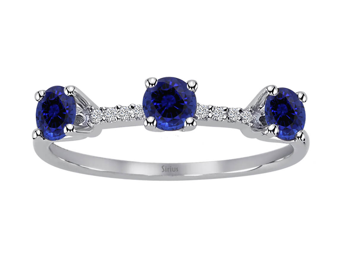 Feiner Ring mit Saphiren und Diamanten aus 8K Weißgold (0,69 ct Saphir)