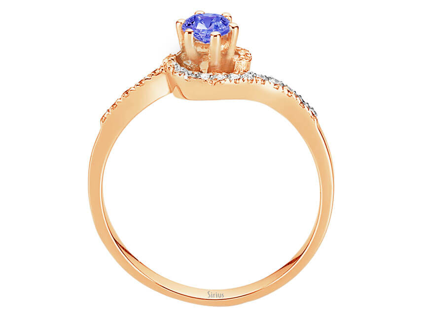 Rose gold ring with 26 diamonds and 1 tanzanite