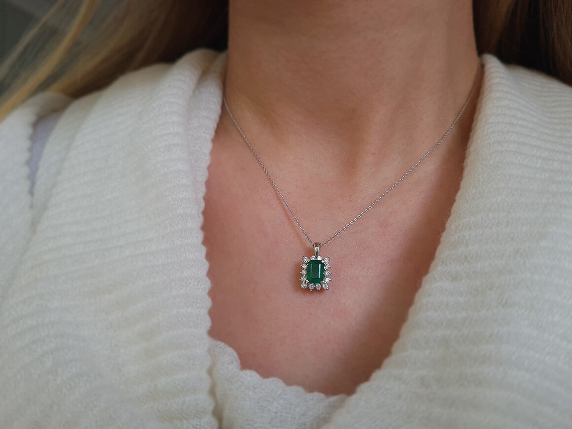 Anturaj Smaragd-Diamant Halskette - 1,07 ct | 14K Weißgold - hochwertiger Schmuck von Rosy Lab Diamonds