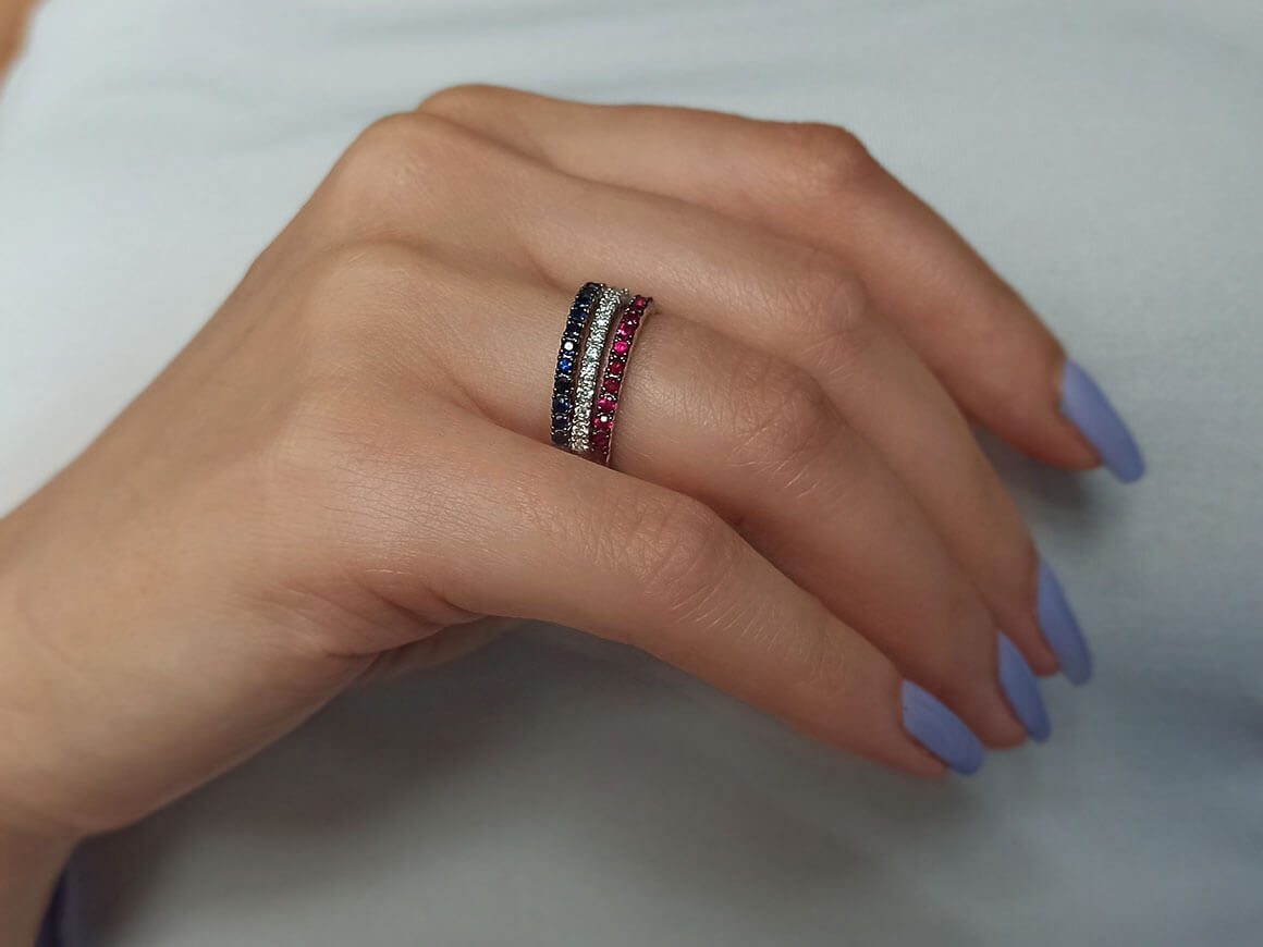 Dreiteiliger Halbkreis-Ring mit Diamanten, Rubinen und Saphiren in 14K Weißgold