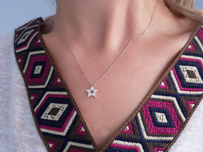 Diamond-studded star pendant | 14K white gold