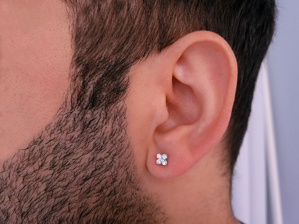 Boucles d'oreilles trèfle avec 4 diamants de laboratoire 0,18 carat en or blanc 333‰