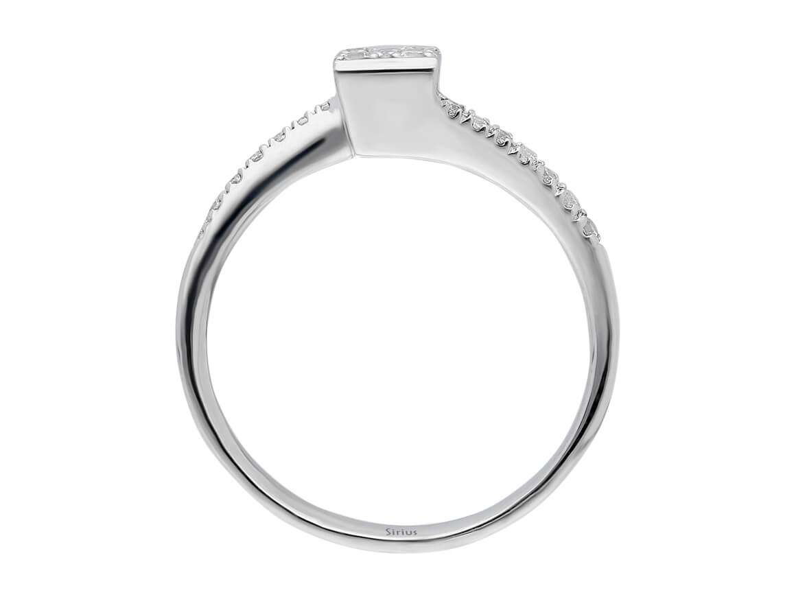 Funkelnder Labordiamant Prenses-Schliff Halbkreis-Ring in 14 Karat Weißgold