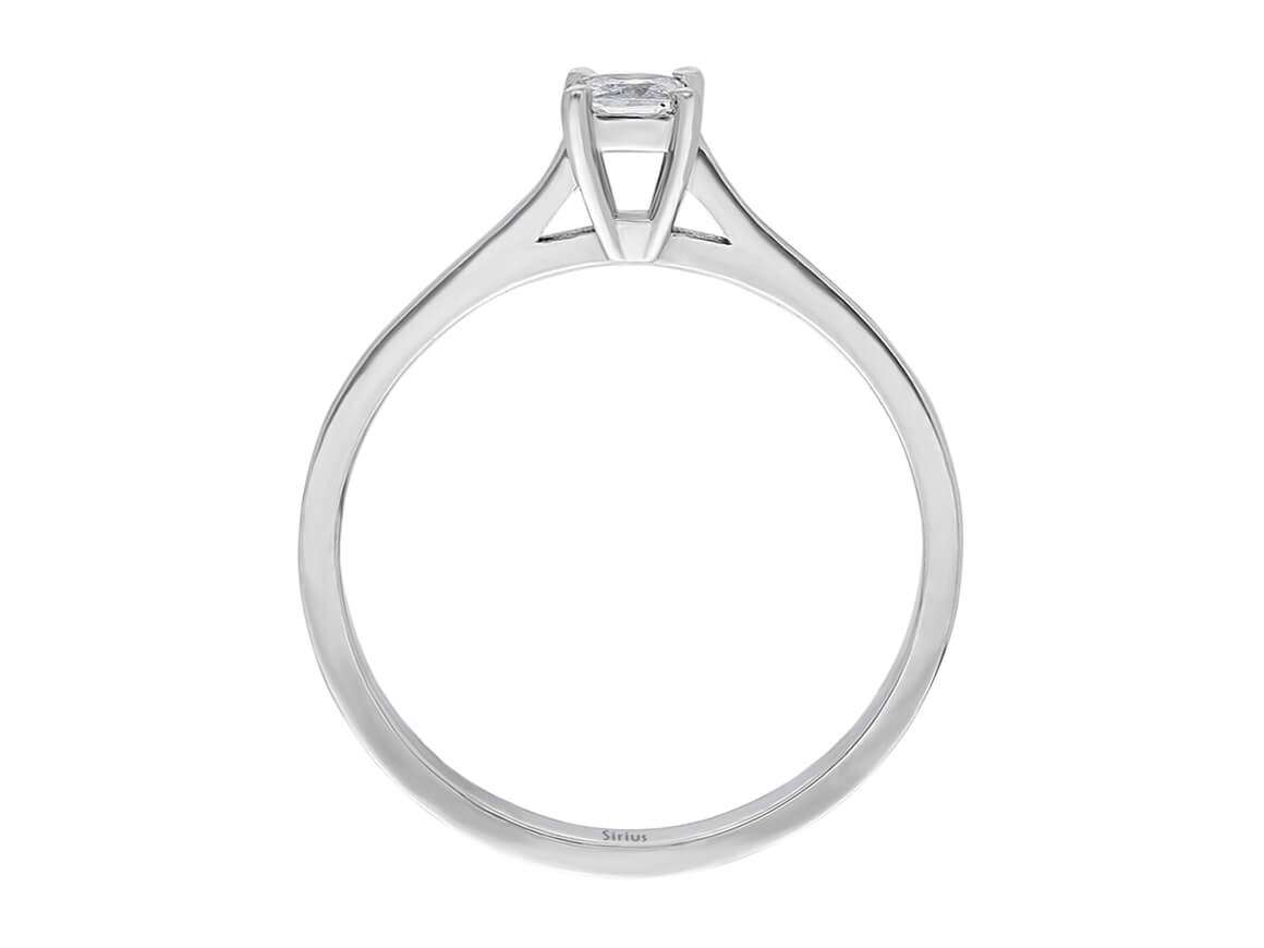 Simple princess cut lab diamond ring made of 14 karat white gold