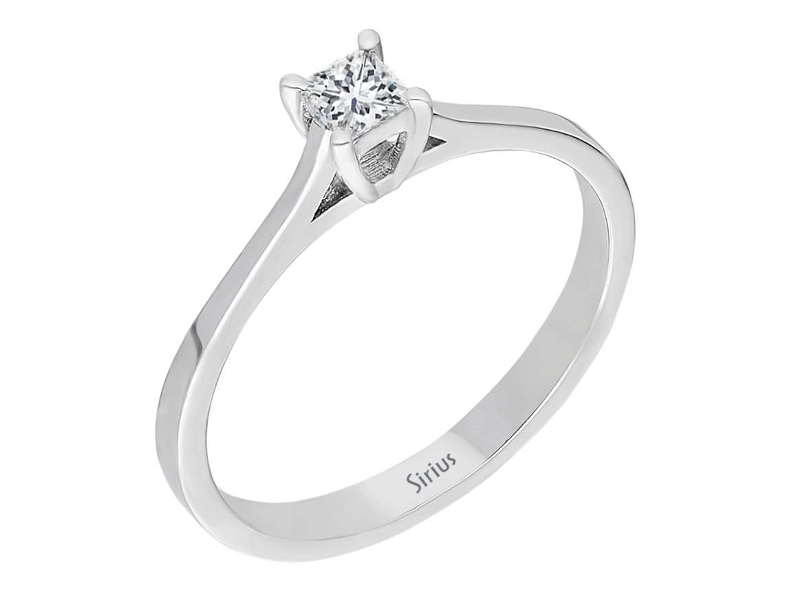 Bague simple sertie d’un diamant de laboratoire taille princesse en Or Blanc 14 carats – Bijoux haut de gamme de Rosy Lab Diamonds