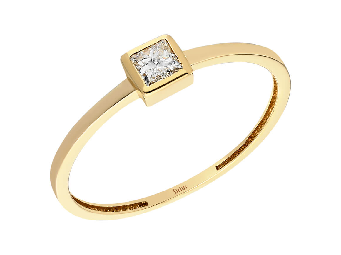 Solitaire ring with princess cut diamond – 0.15 ct – 14K yellow gold