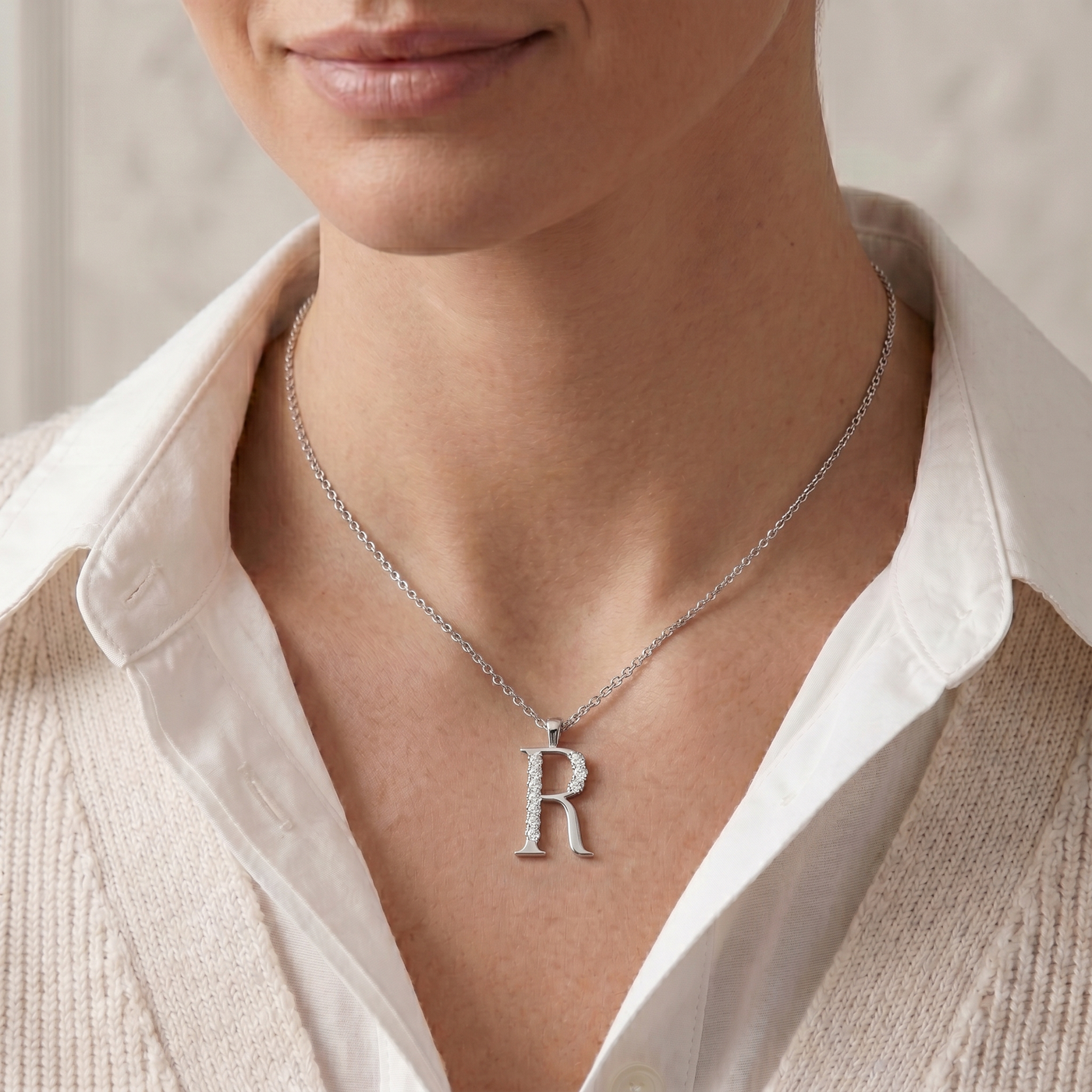 Anhänger R mit 5 Diamanten - 8K Weissgold - hochwertiger Schmuck von Rosy Lab Diamonds