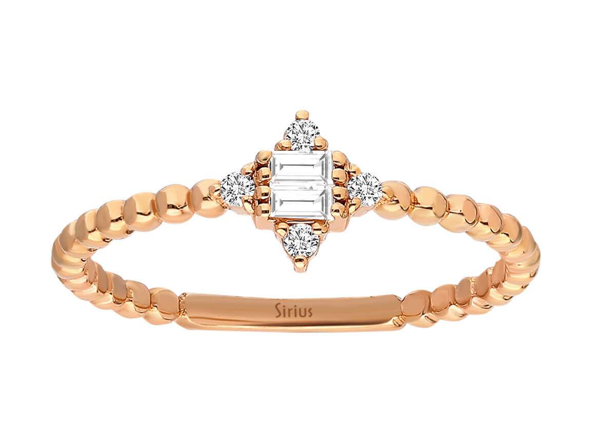 Fine ring with baguette and round lab diamonds in rose gold