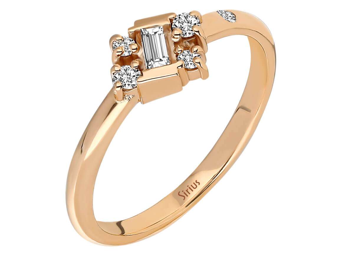 Bague Rovena – Or Rose avec diamants de laboratoire baguette et ronds | Bague élégante pour femme – Bijoux haut de gamme de Rosy Lab Diamonds