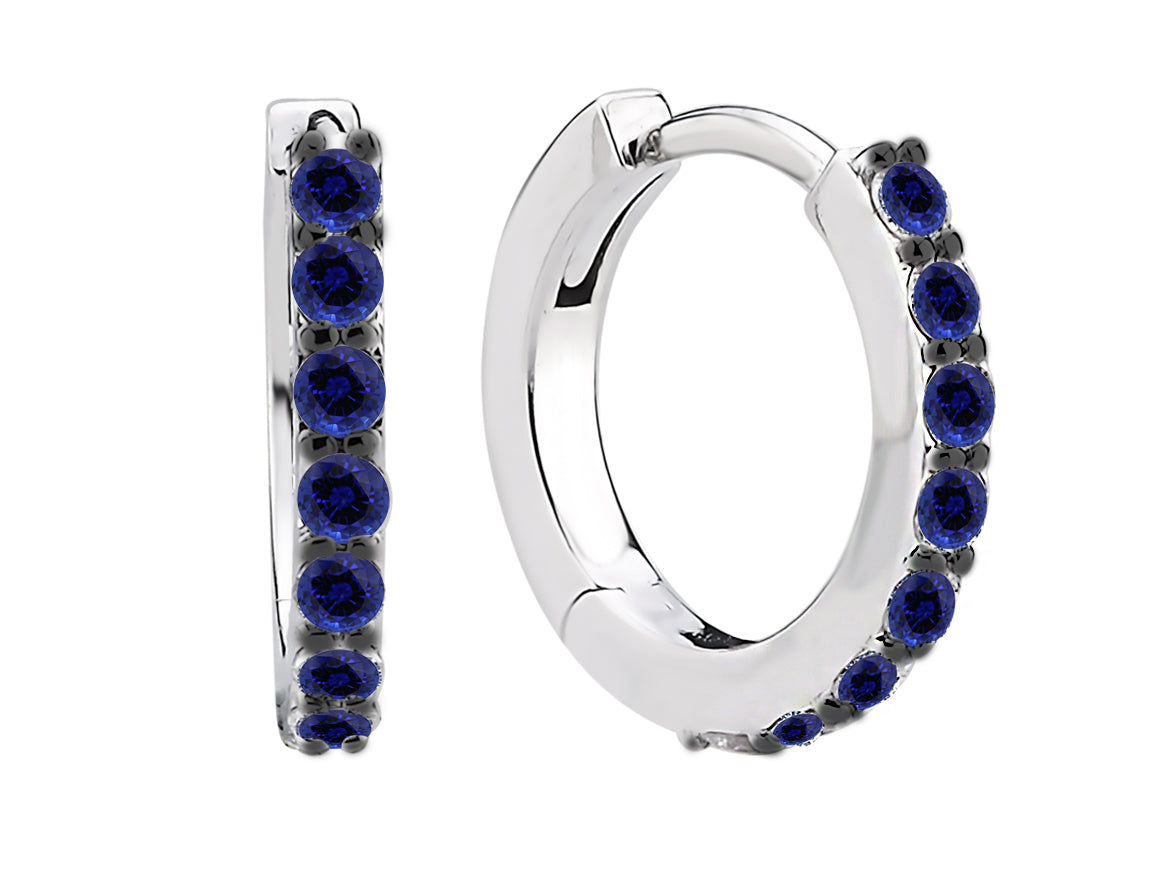 Helios Créoles avec 18 saphirs ronds en Or Blanc 14 carats - Bijoux d’oreilles élégants - Bijoux haut de gamme de Rosy Lab Diamonds