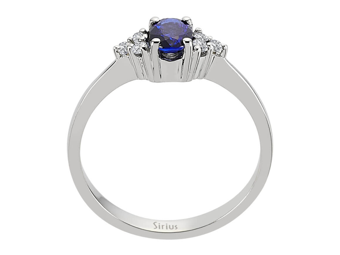 Feiner Diamant- und Saphirring mit 6 Rundschliff-Diamanten und 1 Ovalem Saphir in 8 Karat Weißgold