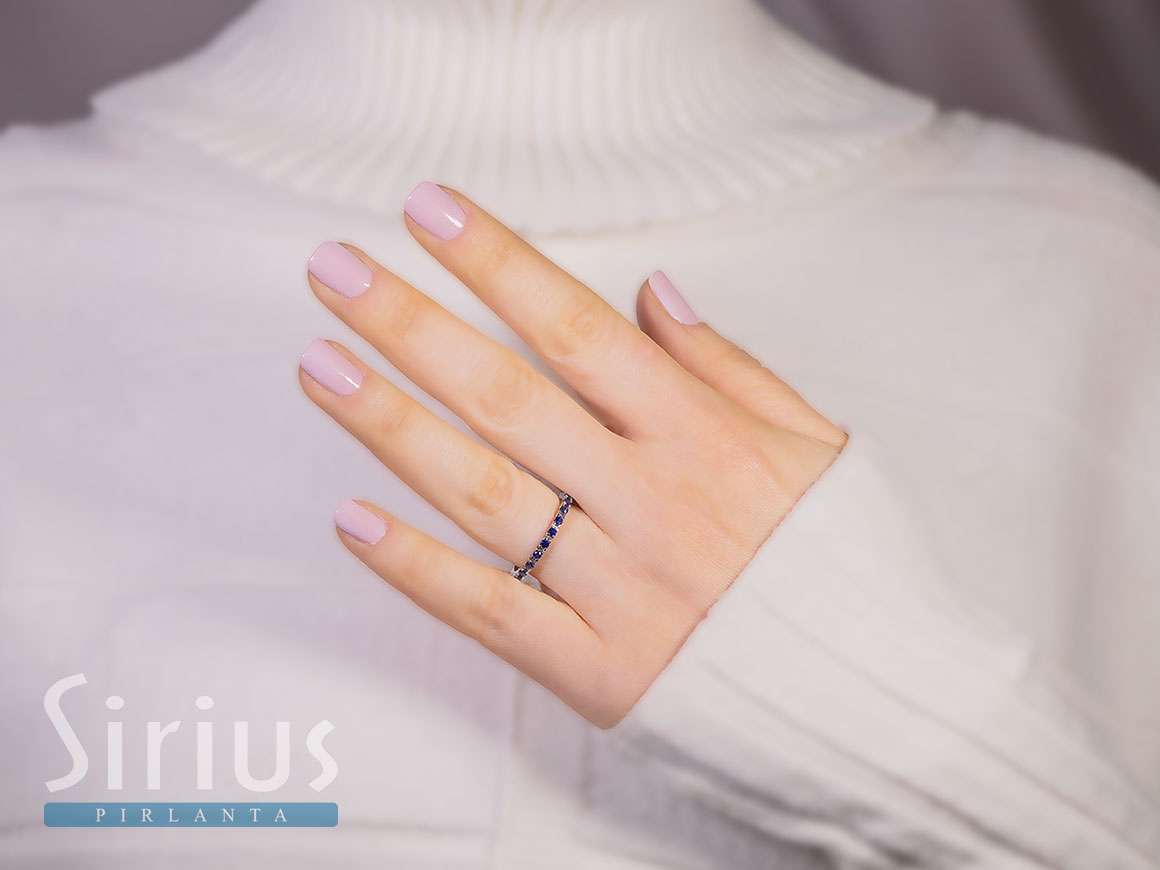 Eleganter Safir-Tamtur-Ring in Weißgold