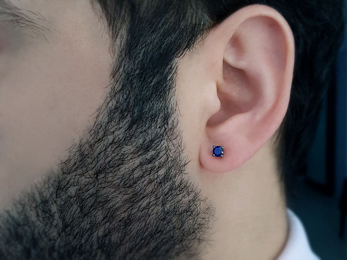 Puce d’oreille homme solitaire Saphir de 0,33 ct en Or Blanc 585 - Bijoux haut de gamme de Rosy Lab Diamonds