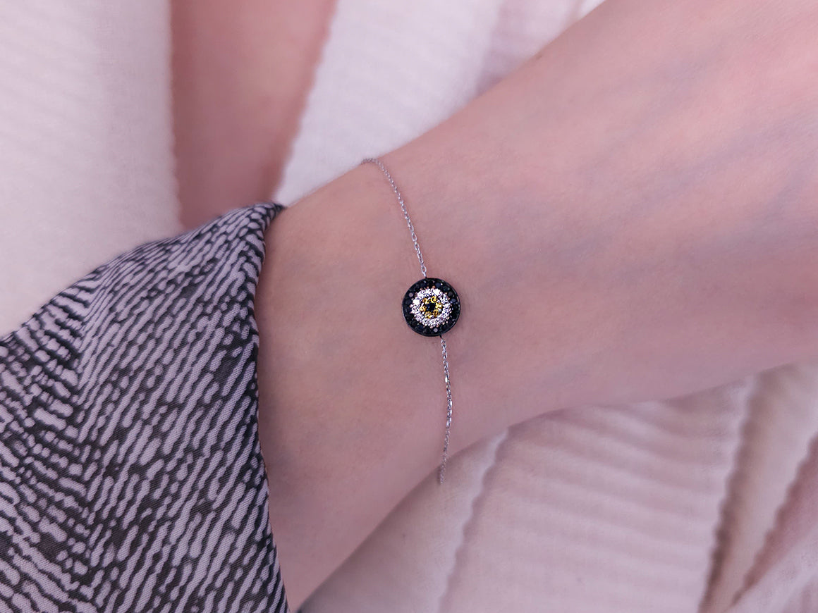14K Beyaz Altından Safirler ve Pırlantalarla Nazar Bilekliği - Koruyucu Tasarım - Rosy Lab Diamonds’tan kaliteli Mücevher