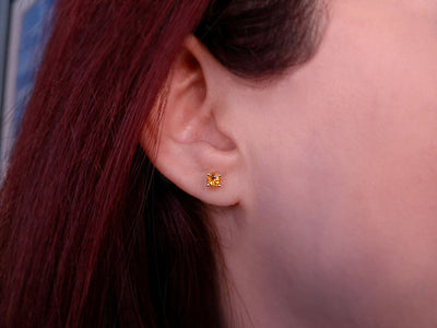 Clous d'oreilles solitaires avec 2 citrines en or jaune 585