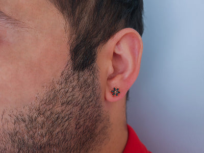 Clou d'oreille en forme de fleur avec 12 diamants de laboratoire noirs 0,07 carat en or rose 333