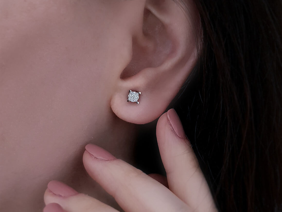 أقراط دبوس بتصميم سوليتير مع ماسات مخبرية من ذهب أبيض عيار 333 - مجوهرات فاخرة من Rosy Lab Diamonds