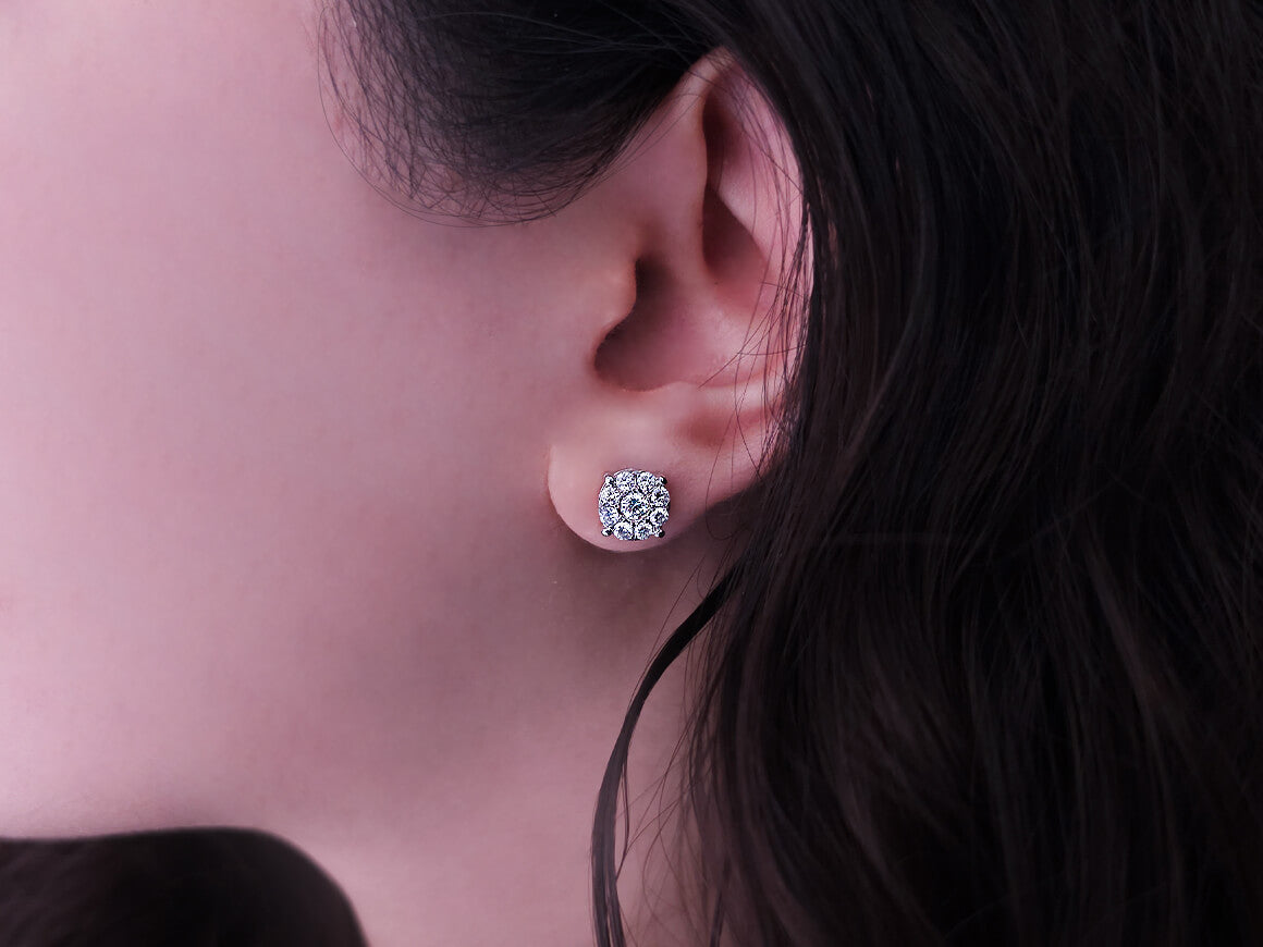Boucles d'oreilles Koronet avec 18 diamants de laboratoire 0,80 carat en or blanc 333‰