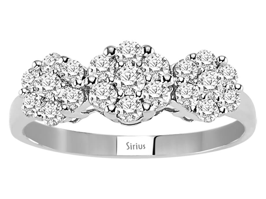0,65 ct Tria pırlanta yüzük - küme montür - 14K Beyaz Altın - Rosy Lab Diamonds’tan yüksek kaliteli Mücevher