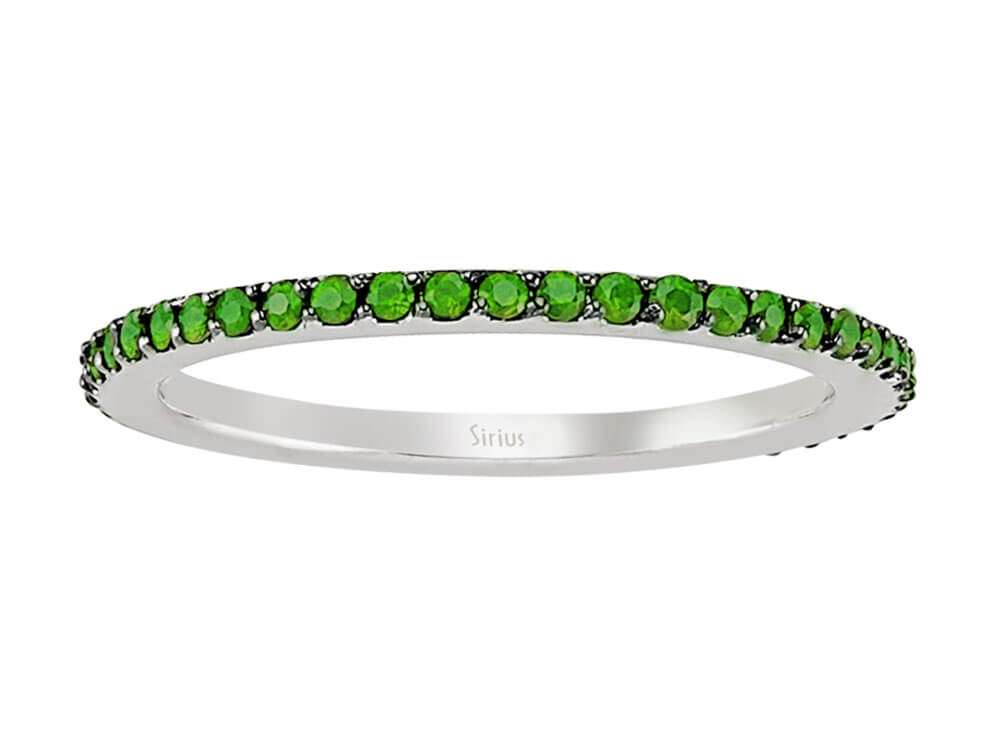 Eleganter Eternity-Ring mit 39 runden Tsavorit-Steinen in 14 Karat Weißgold