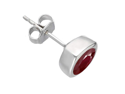 Clou d'oreille solitaire classique avec rubis en or blanc 585