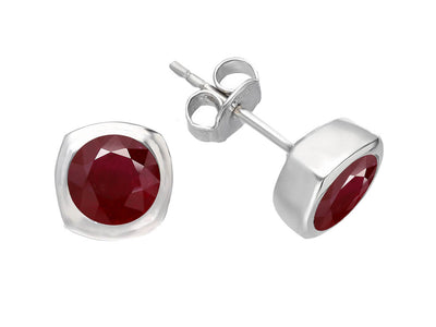 Boucles d'oreilles élégantes avec rubis naturels en or blanc 585‰