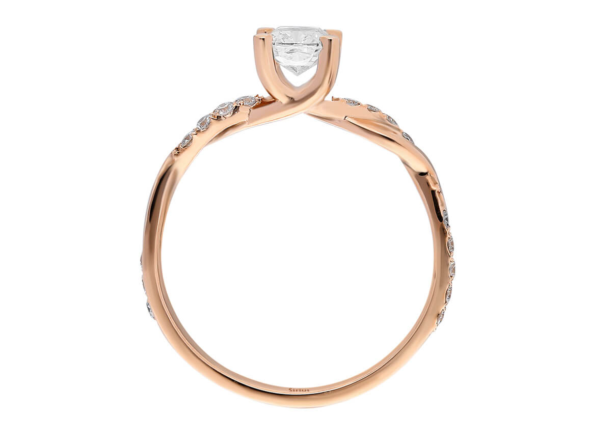 Rose gold ring with 1 cushion-cut diamond and 18 round-cut diamonds