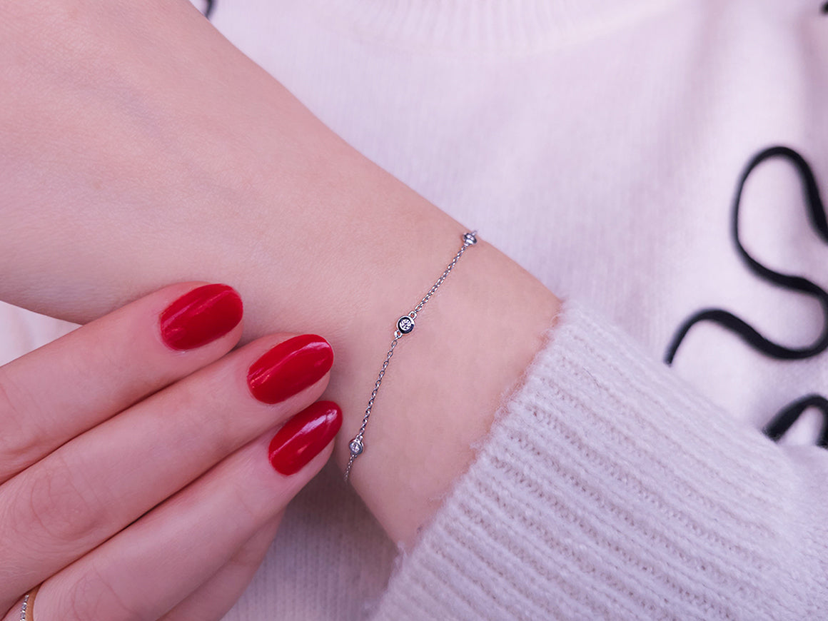 Zartes Weißgold-Armband mit 4 Diamanten in 14K