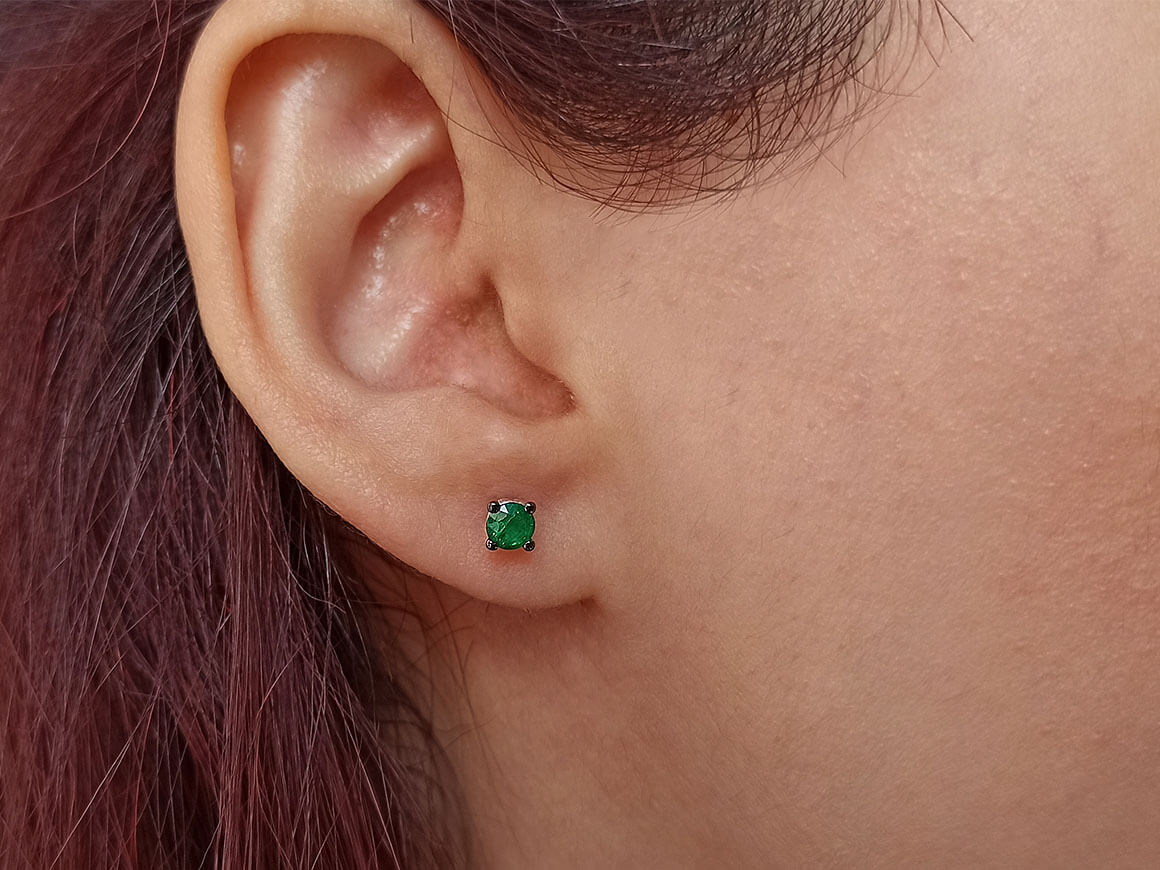 Ohrstecker mit Smaragden in 585er Weißgold – hochwertiger Schmuck von Rosy Lab Diamonds